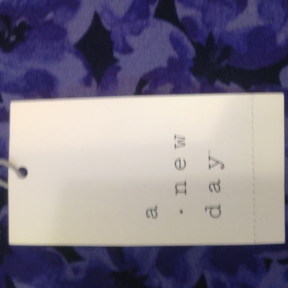 New with tag a new day top - Picture 2 of 3